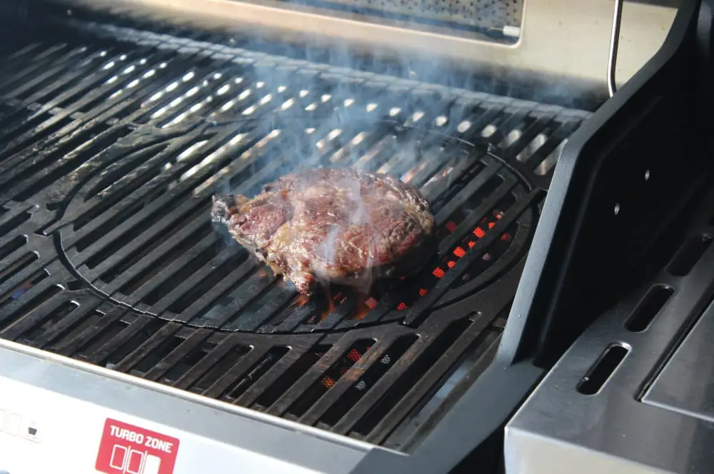 Enders Monroe Pro 3 SIK Turbo Gasgrill im Test 12 Das erste RibEye Steak von der Turbo Zone