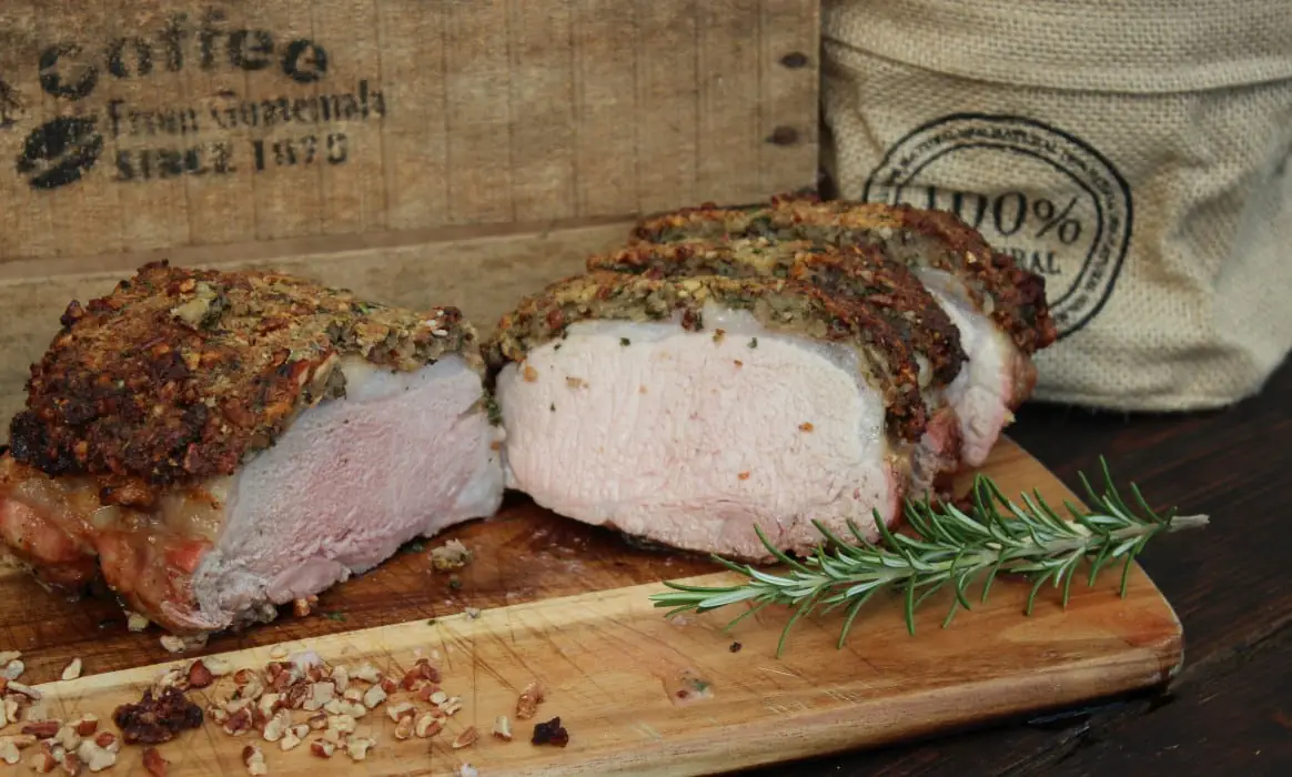 Schweinerücken mit Nusskruste | BBQPit.de geräucherte nüsse-Schweineruecken mit Nusskruste-Geräucherte Nüsse &#8211; gesmokte Nüsse vom Grill