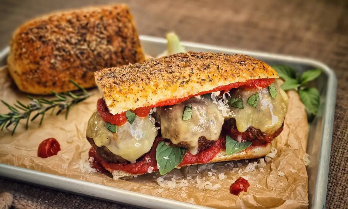 Italian Meatball Sandwich | BBQPit.de köttbullar-Italian Meatball Sandwich-Köttbullar &#8211; Rezept für schwedische Hackfleisch-Bällchen