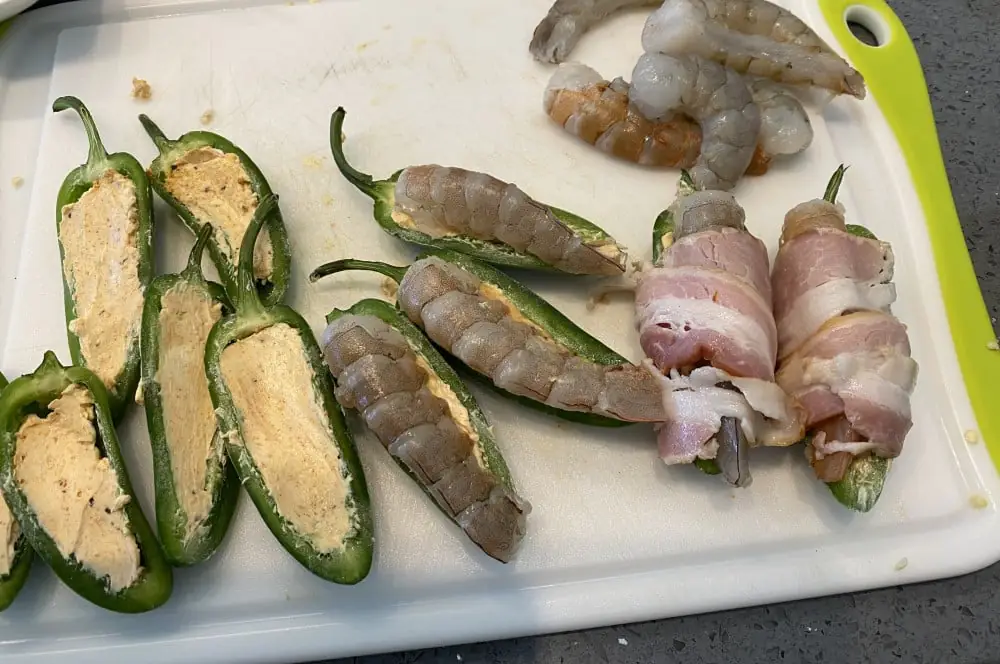 Jalapeno Shrimp Poppers 5 Die Jalapeno Shrimp Poppers werden präpariert