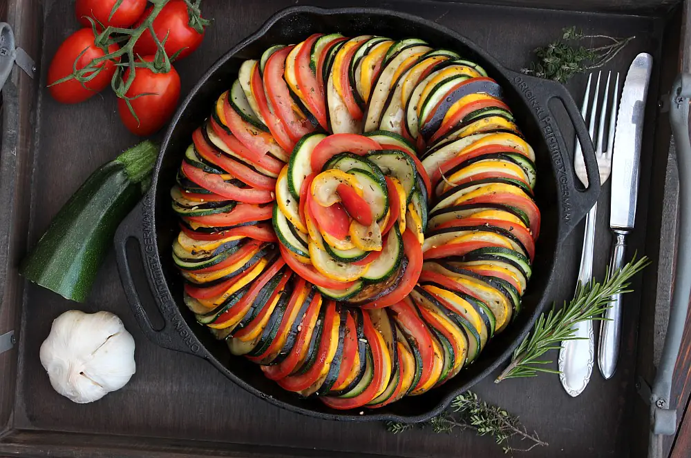 Ratatouille - Geschmorte französische Gemüsepfanne | BBQPit.de