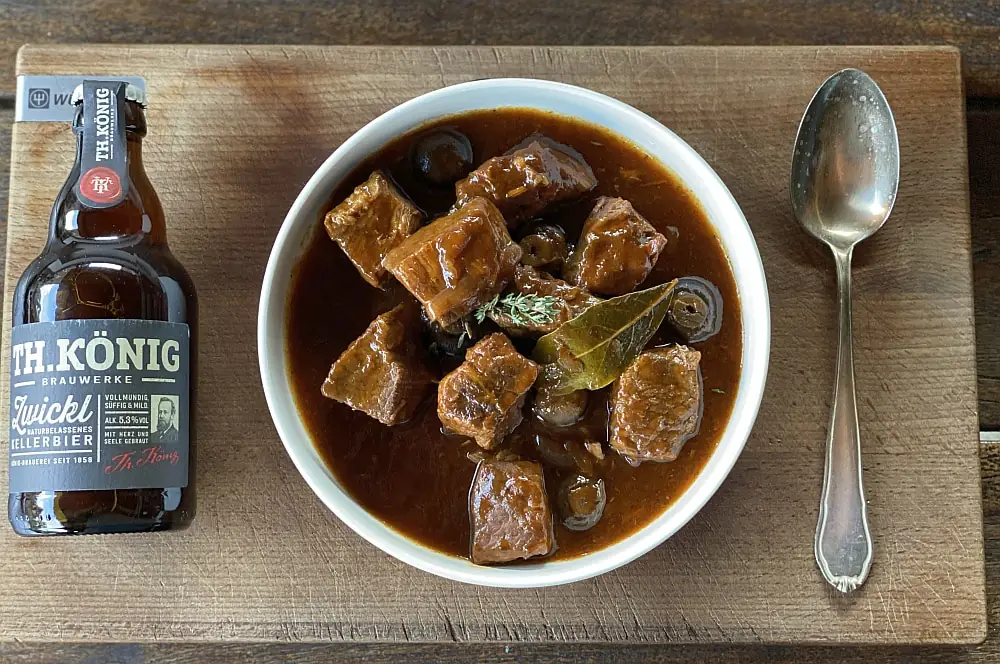 Biergulasch aus dem Dutch Oven