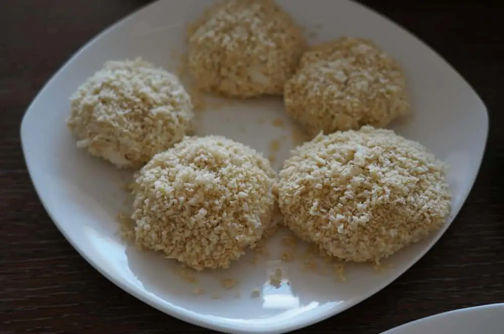 Crab Cakes - die etwas anderen Fischfrikadellen 3 Die Crab Cakes werden in Panko gewälzt