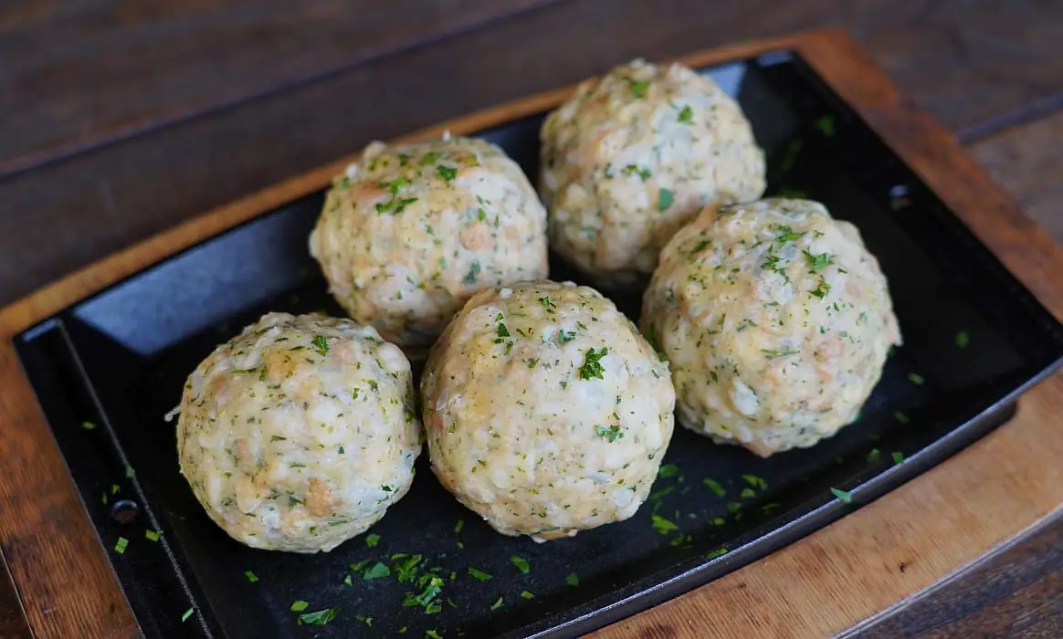 Semmelknödel schnell und einfach selber machen | BBQPit.de [object object]-Semmelknoedel-Kaspressknödel &#8211; Rezept für die Käseknödel aus Österreich