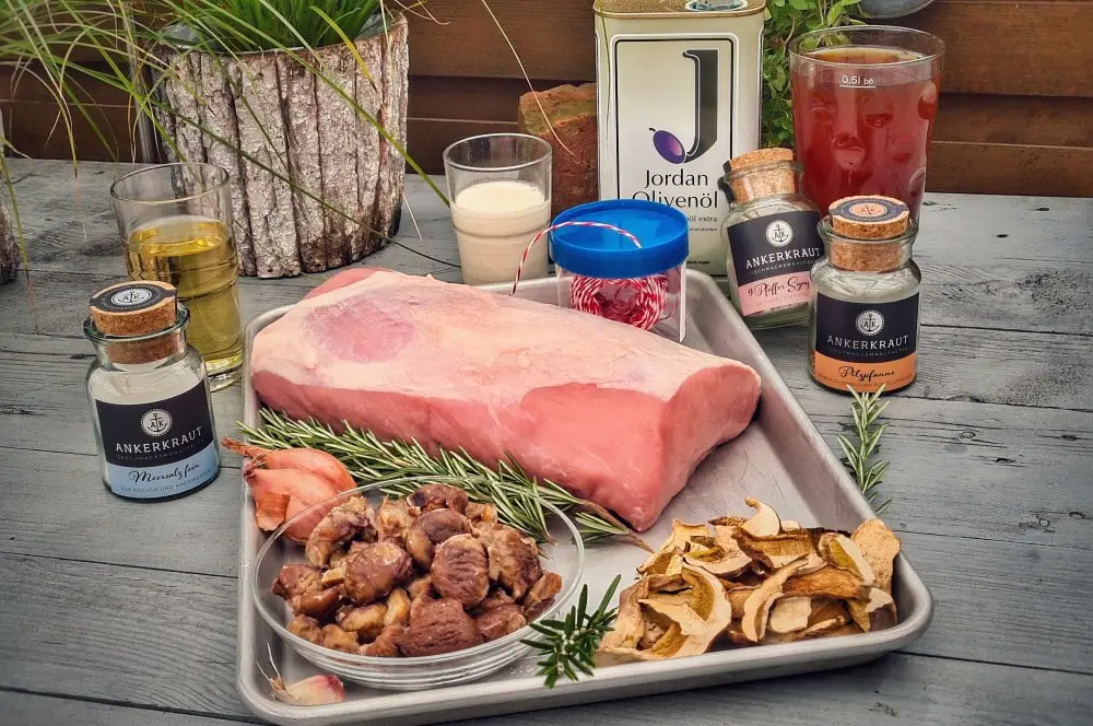 Steinpilz-Maronen-Rollbraten mit Rosmarin 1 Alle Zutaten für den Steinpilz-Maronen-Rollbraten auf einen Blick