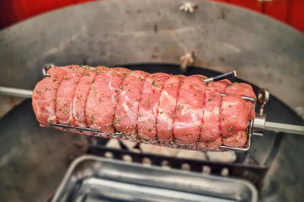 Steinpilz-Maronen-Rollbraten mit Rosmarin 4 Der Steinpilz-Maronen-Rollbraten wird indirekt gegrillt