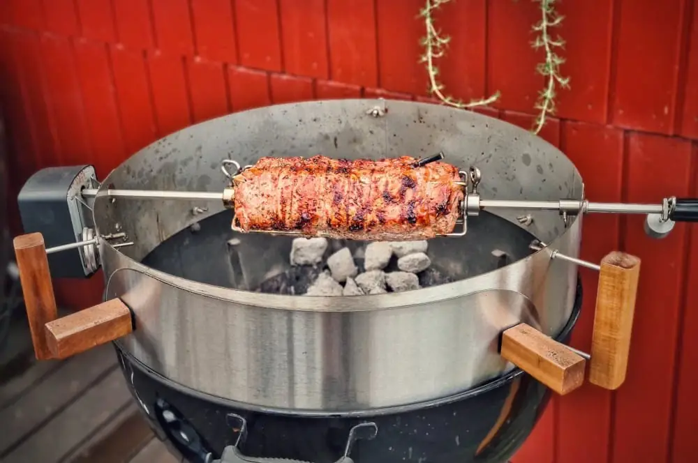 Steinpilz-Maronen-Rollbraten mit Rosmarin 5 Der Steinpilz-Maronen-Rollbratenwird ca. 70 Minuten gegrillt
