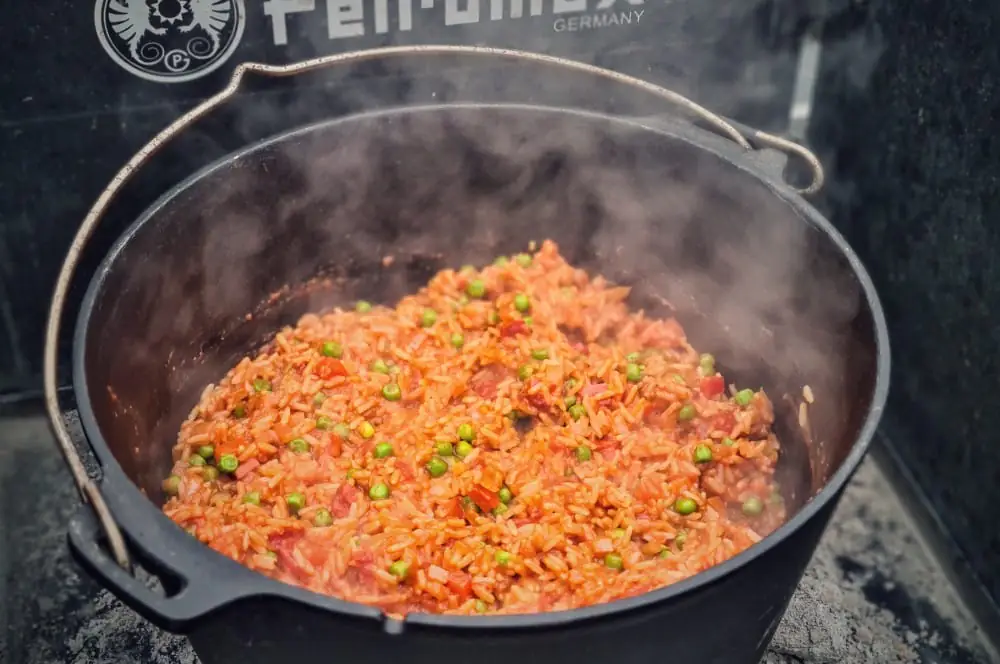 Djuvec Reis - Rezept für den Gemüsereis mit Paprika, Ajvar und Erbsen 4 Der Djuvec Reis ist nach ca. 35-40 Minuten fertig