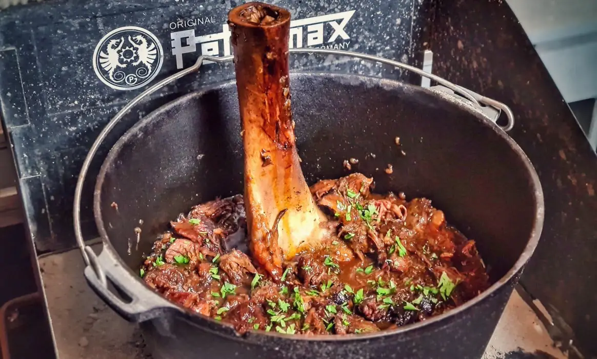 Beef Hammer - Rezept für geschmorte Rinderhaxe | BBQPit.de