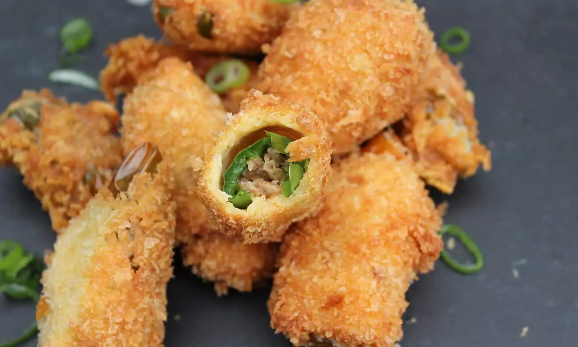 Crunchy Jalapeño-Poppers mit Hackfleisch-Käse-Füllung hähnchenbrust im speckmantel-Crunchy Jalapeno Poppers-Hähnchenbrust im Speckmantel mit Käsefüllung
