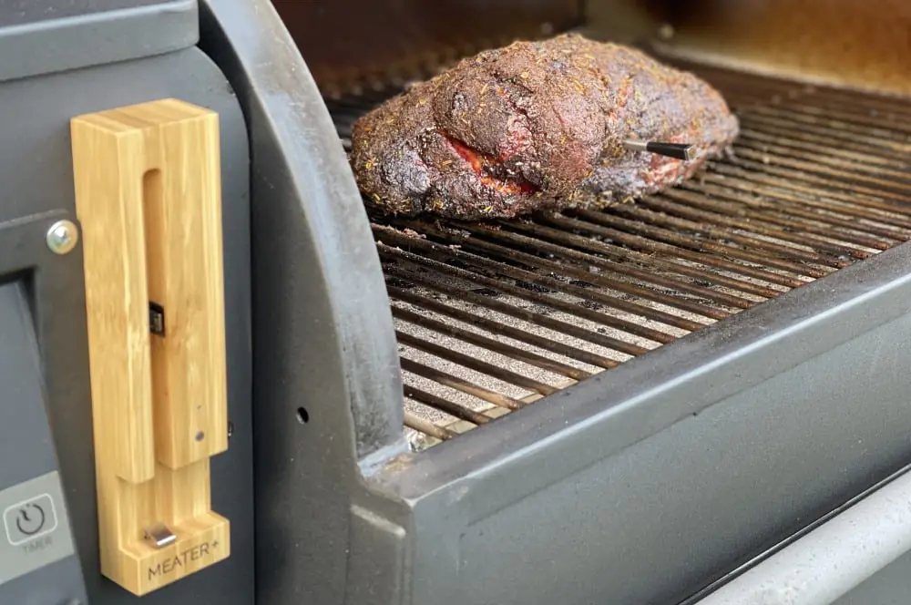Griechisches Pulled Pork "Smoking Zeus" 4 Die Kerntemperatur wird mit dem MEATER+ überwacht