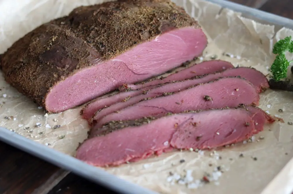 Hirsch-Pastrami aus der Keule 12 Das Hirsch-Pastrami im Anschnitt