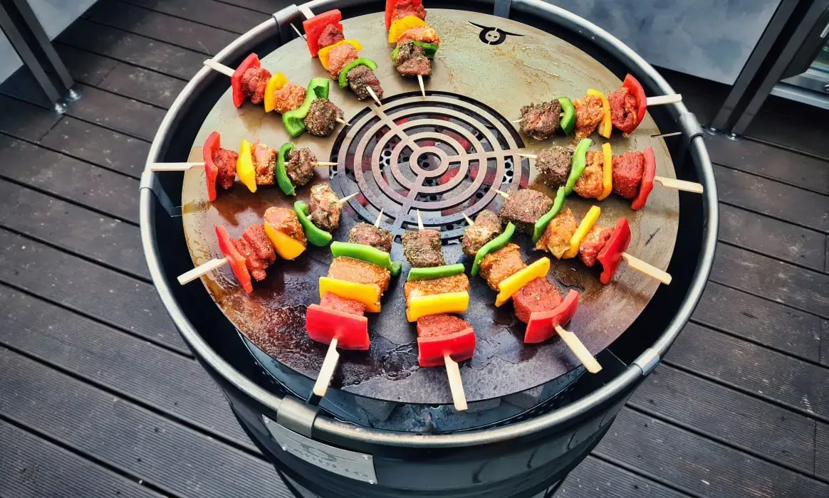 BarrelQ Big Barbecue Grillfass mit Teppanyaki-Platte | BBQPit.de