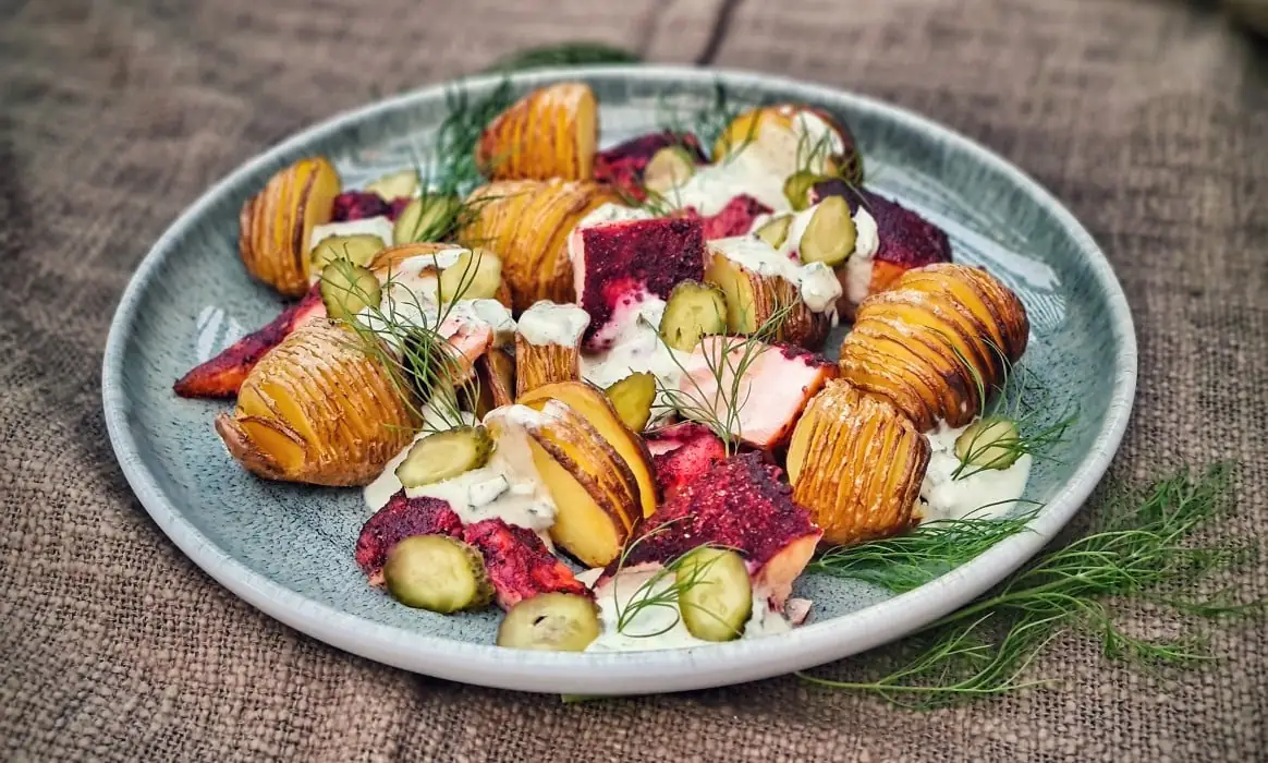 Fächerkartoffel-Salat mit Lachs | BBQPit.de flammlachs-Faecherkartoffel Salat mit Lachs-Flammlachs vom Axtschlag Flammlachsbrett