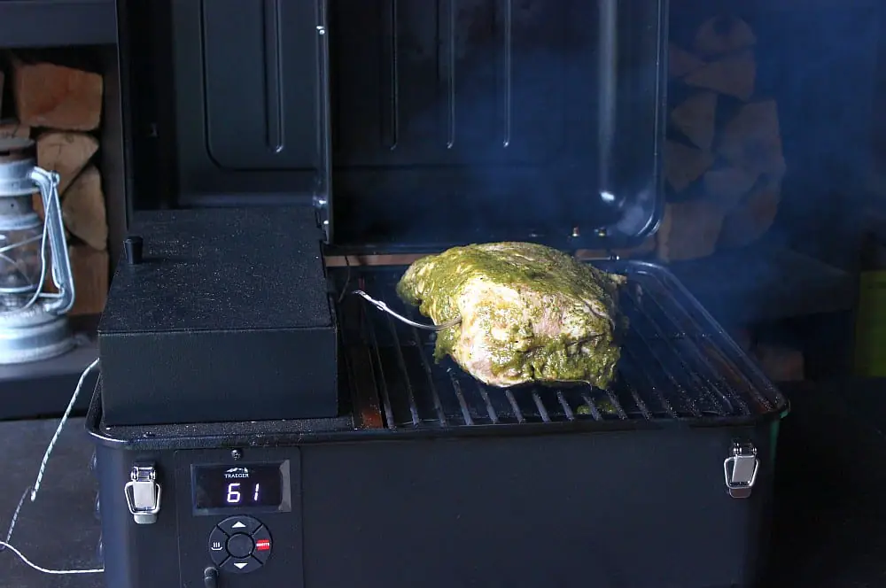 Jamaican Jerk Pork 4 Das Jamaican Jerk Pork wird indirekt bei 140°C gegrillt