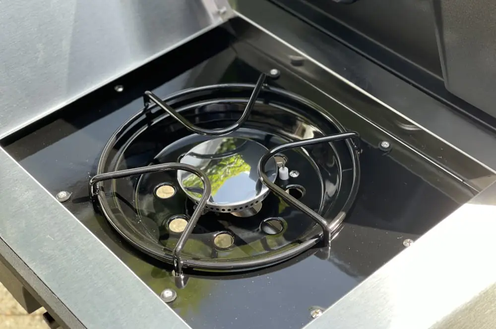 Outdoorchef Blazing Zone - Infrarot-Keramikbrenner für Dualchef-Serie 2 Der Seitenbrenner wird zunächst ausgebaut