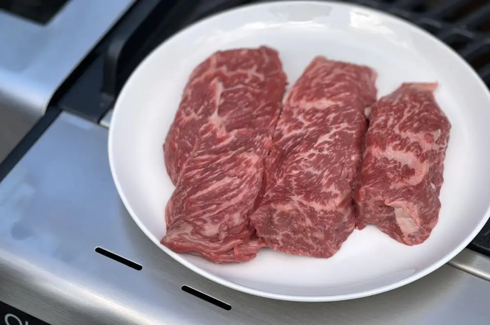 Outdoorchef Blazing Zone - Infrarot-Keramikbrenner für Dualchef-Serie 8 Die ersten Steaks für den Praxistest der Outdoorchef Blazing Zone