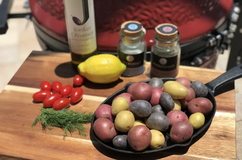 Gegrillter Kartoffelsalat mit bunten Kartoffeln 1 Alle Zutaten für gegrillten Kartoffelsalat auf einen Blick