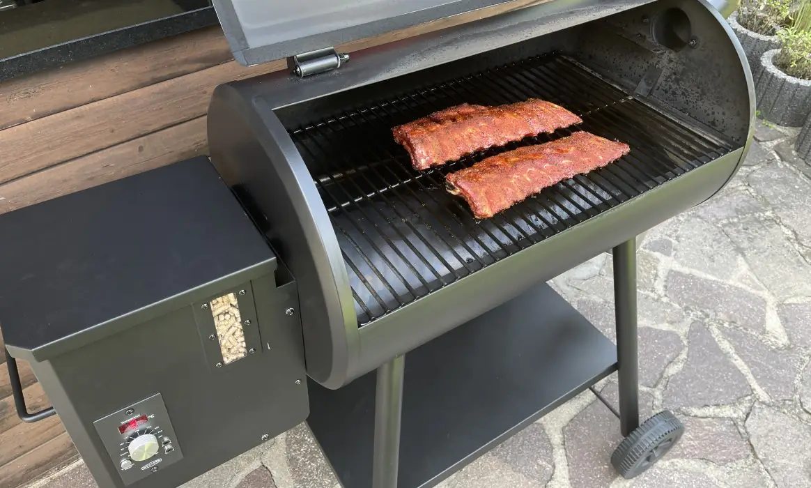 ALDI Pelletsmoker - Was kann der Pelletgrill für 299€? | BBQPit.de gmg pelletsmoker-ALDI Pelletsmoker Test Pelletgrill-Zweiter Test mit dem GMG Pelletsmoker: Ribs glasiert mit bayrischer BBQUE Sauce