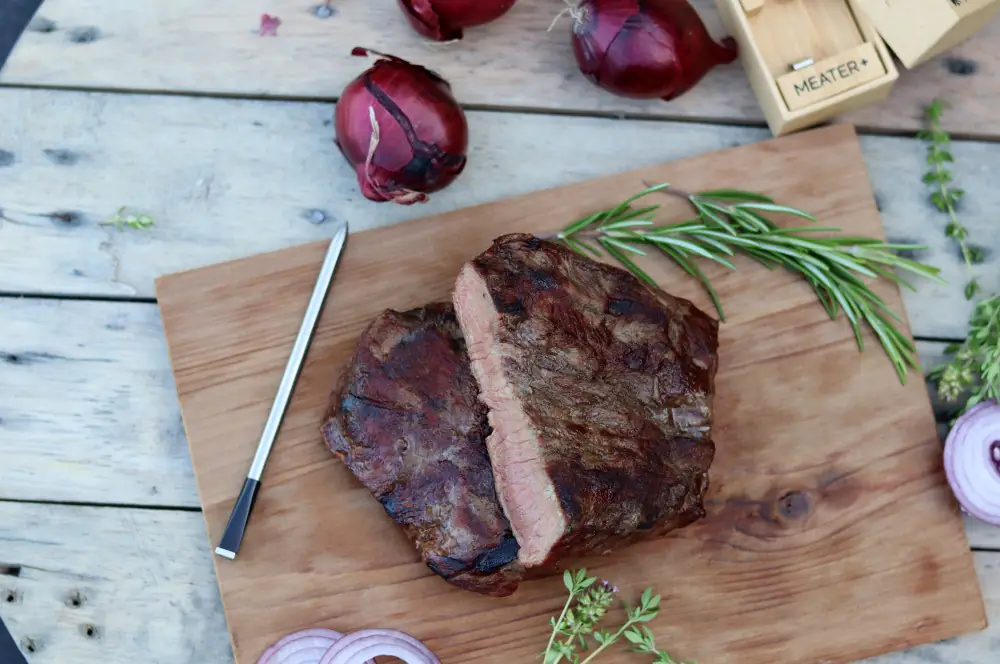 Vegas Strip Steak mit Zwiebelsauce 6 Das Vegas Strip Steak wird mit dem MEATER+ auf 56°C gezogen