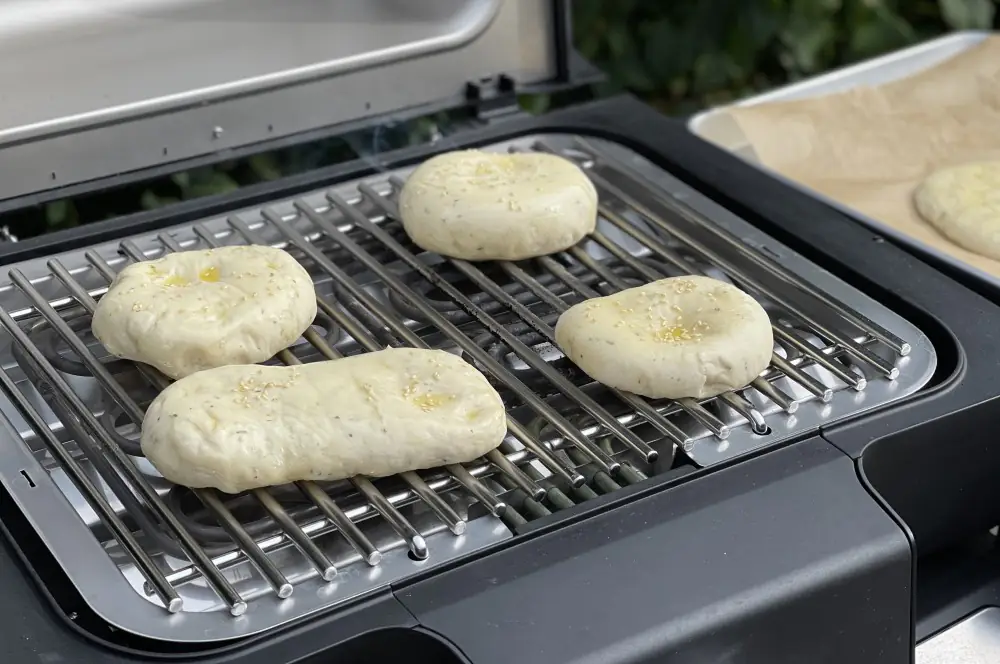 Die Grillfladen werden bei direkter Hitze gegrillt