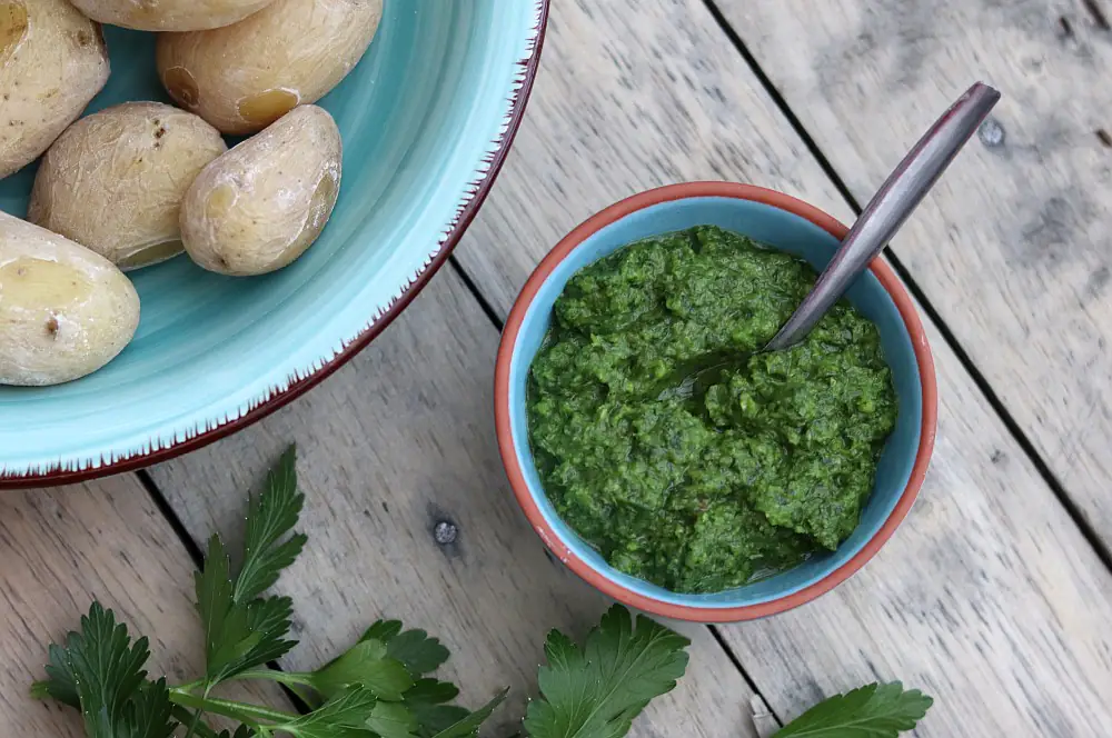 Mojo Verde - Rezept für die grüne Sauce der Kanaren 3 Mojo Verde mit Papas Arrugadas