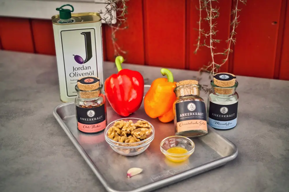 Muhammara - Orientalischer Paprika-Walnuss-Dip 1 Alle Zutaten für Muhammara auf einen Blick