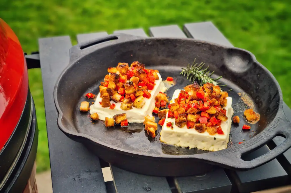 Gebackener Feta mit Paprika und Croutons 6 Gebackener Feta mit Paprika und Croûtons