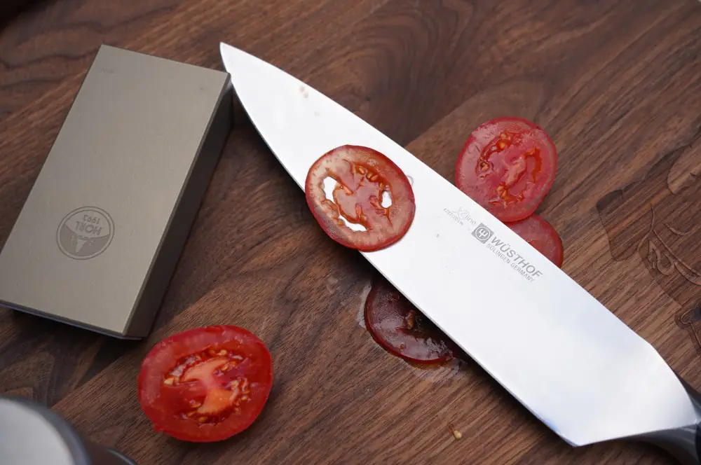 Das Messer wurde mit dem HORL 2 Pro Rollschleifer wieder rasiermesserscharf
