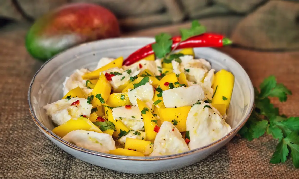Mango-Mozzarella-Salat mit fruchtigem Dressing | BBQPit.de gegrillter salat-Mango Mozzarella Salat-Gegrillter Salat mit Parmesan und Granatapfel