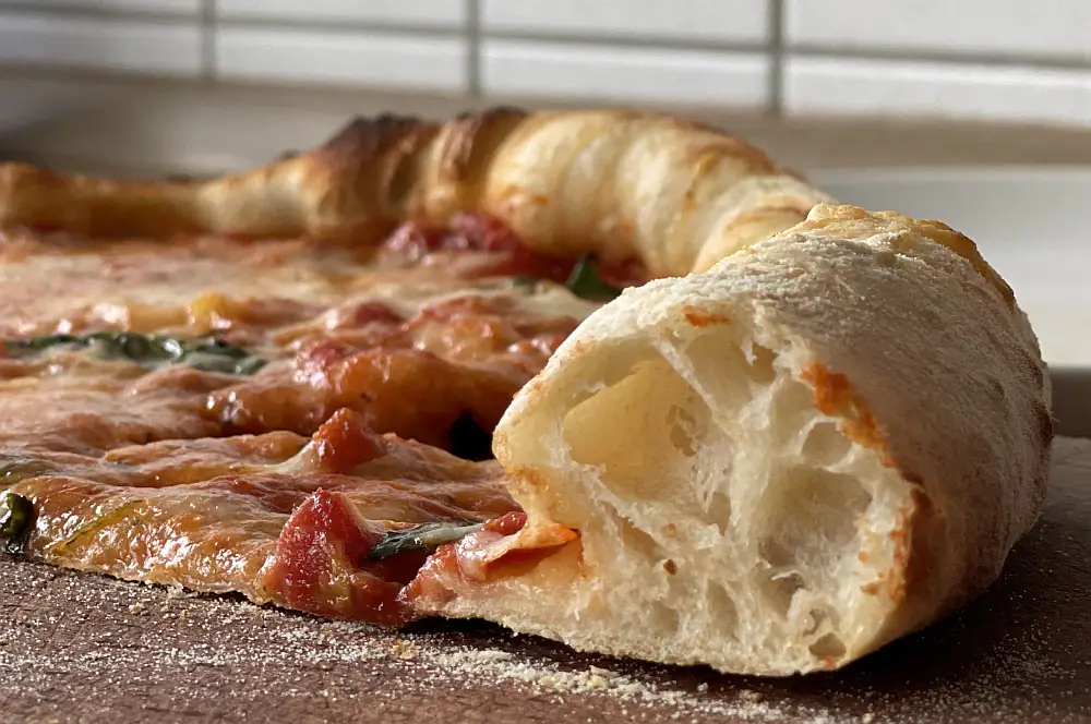 Neapolitanischer Pizzateig - So gelingt er perfekt! 13 Neapolitanischer Pizzateig mit feinporiger, luftiger Struktur