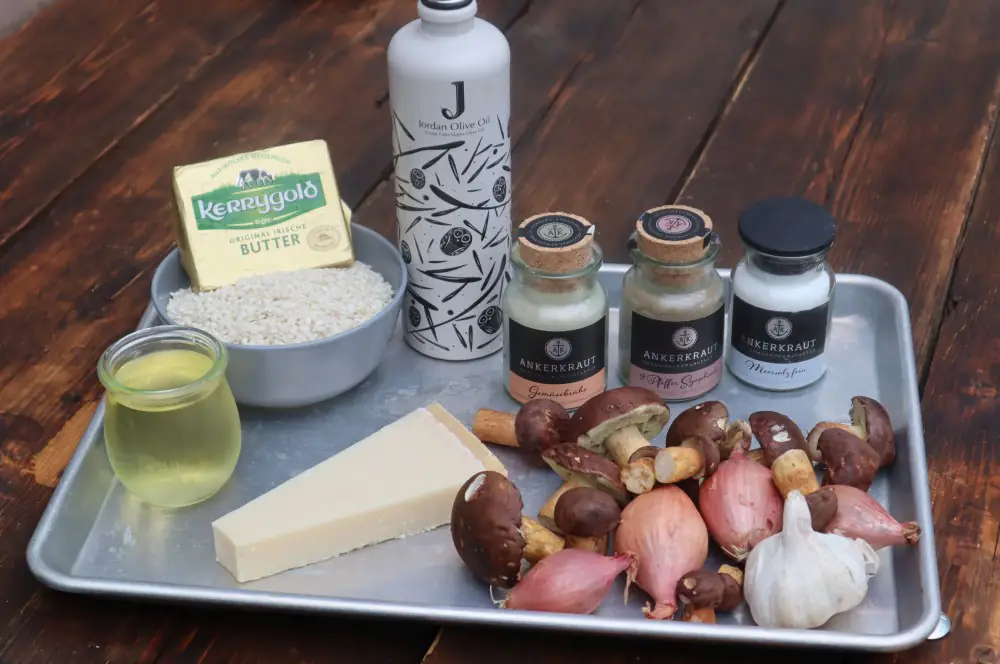Alle Zutaten für Risotto mit Waldpilzen auf einen Blick