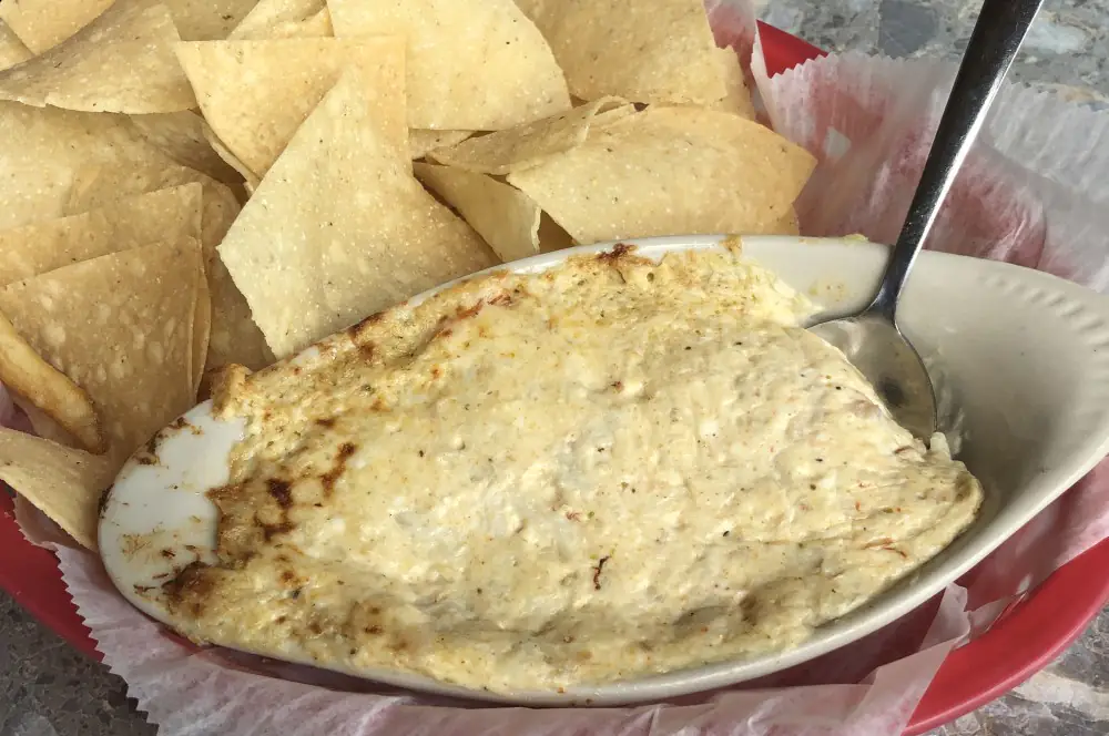 Crab Dip - Gebackener Krebsfleisch-Dip mit Frischkäse und Cheddar 1 Crab Dip im Old Salty Dog Restaurant in Venice (Florida)