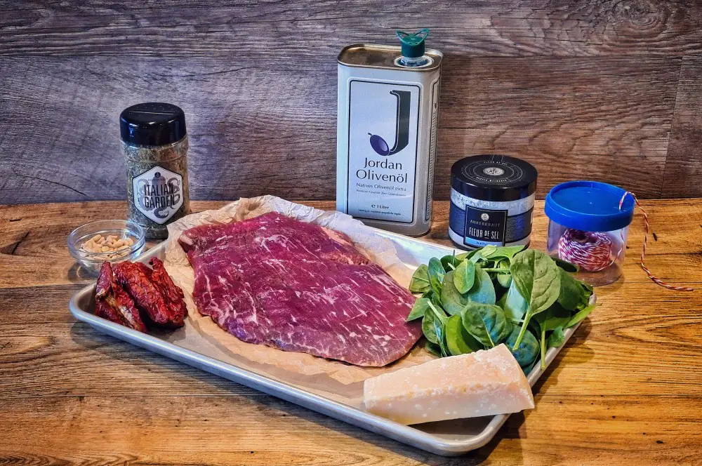 Flank Steak Rolle gefüllt mit Spinat, Tomaten und Parmesan 1 Alle Zutaten für die Flank Steak Rolle auf einen Blick