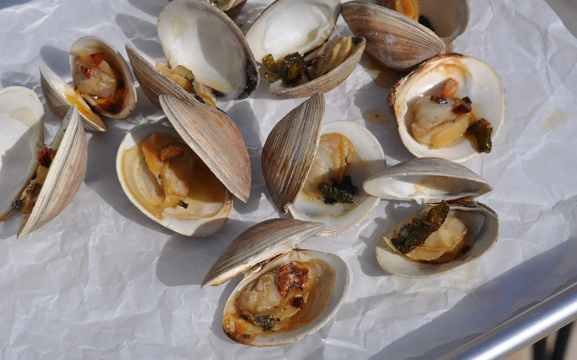 Muscheln Grillen - 5 Tipps wie man Muscheln auf dem Grill zubereitet
