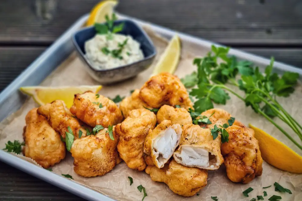 Kibbeling in Zwiebelring-Panierung 5 Kibbeling in Zwiebelring-Panierung mit Remoulade
