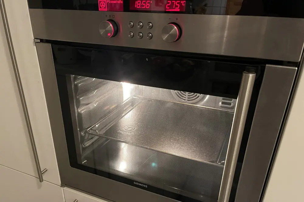 Moesta-BBQ BlackSteel Backstahl - Der Pizzastein aus Stahl 3 Der Backstahl wird im Backofen aufgeheizt