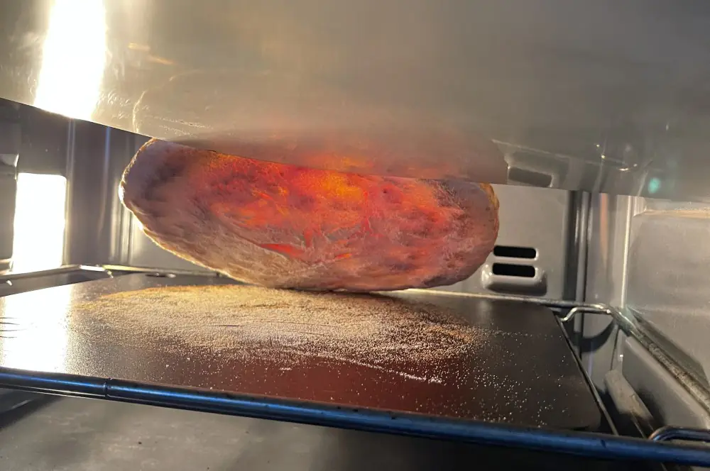 Moesta-BBQ BlackSteel Backstahl - Der Pizzastein aus Stahl 6 Auch der Boden wird mit dem Backstahl perfekt gebräunt