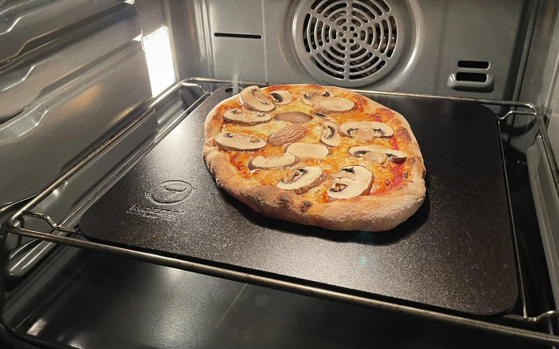 Moesta-BBQ BlackSteel Backstahl - Der Pizzastein aus Stahl | BBQPit.de