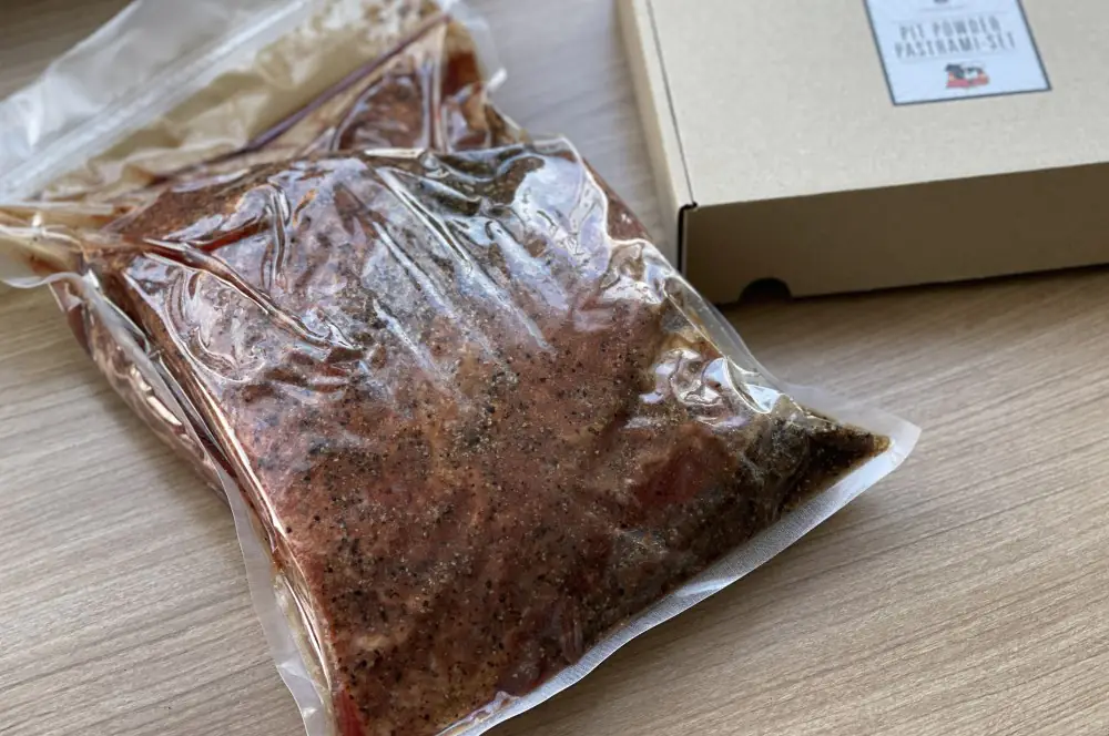 Short Rib Meat Pastrami 5 Das Short Rib Meat Pastrami war 8 Tage im Vakuum