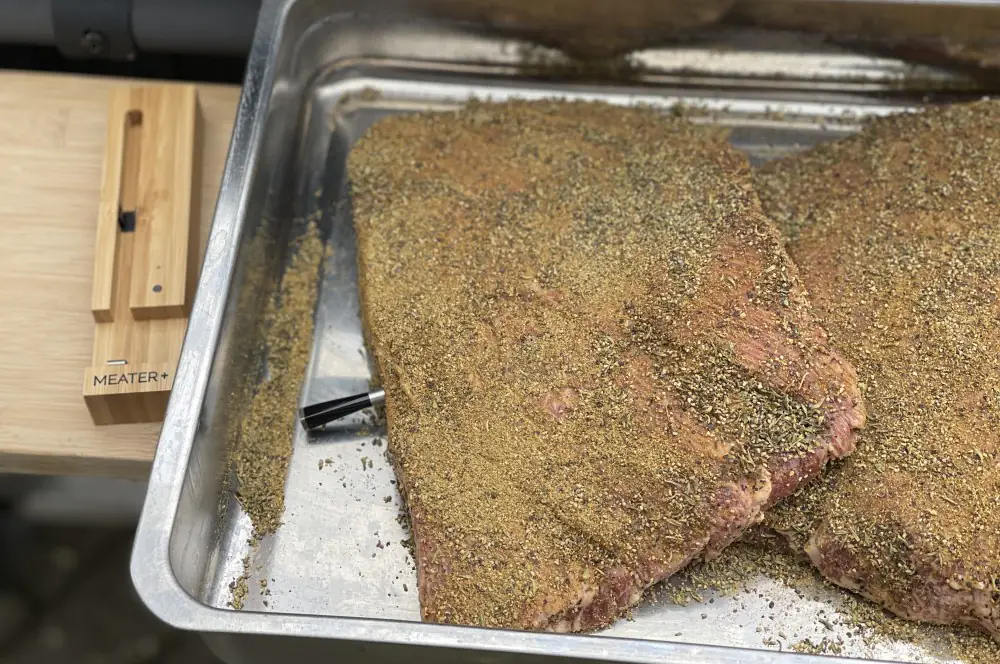 Short Rib Meat Pastrami 9 Das Short Rib Meat Pastrami ist bereit für den Grill