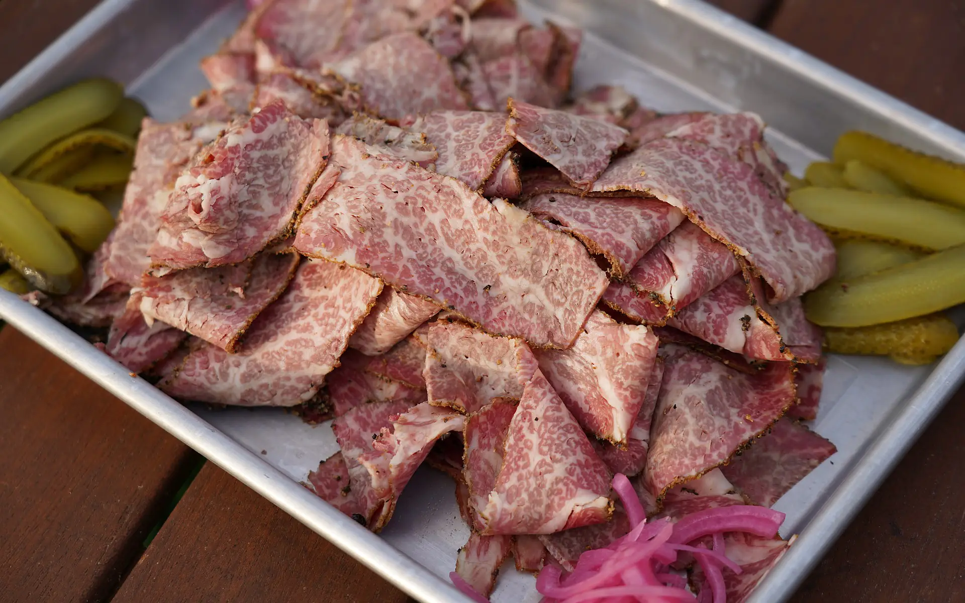 Short Rib Meat Pastrami | BBQPit.de pastrami-grilled-cheese-sandwich-Short Rib Meat Pastrami-Pastrami-Grilled-Cheese-Sandwich mit Scamorza und Balsamico-Zwiebeln
