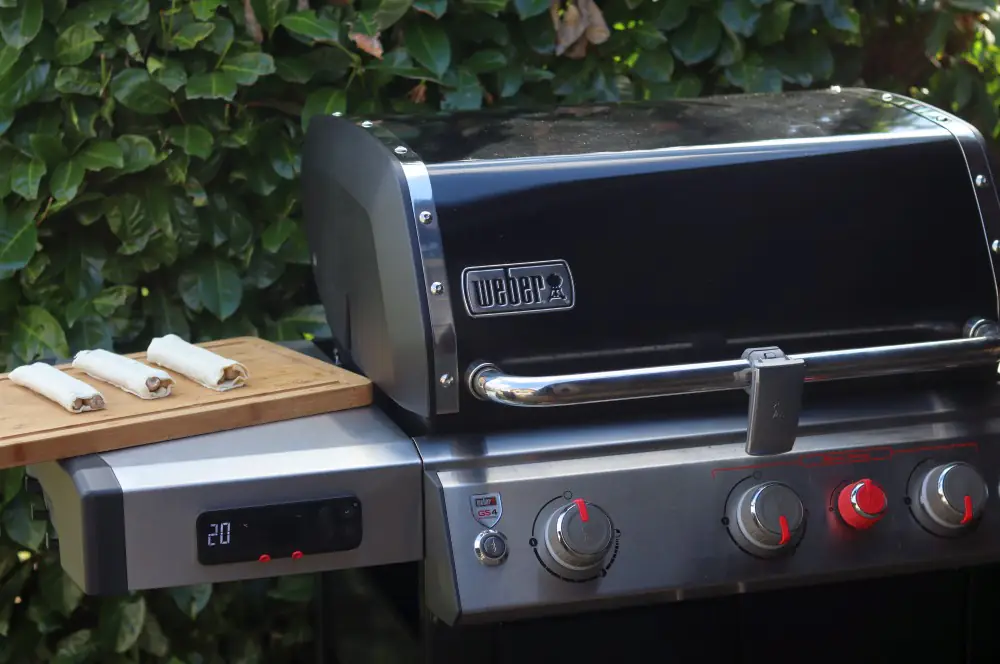 Wurstbrötchen - Wurst im Blätterteigmantel 2 Die Wurstbrötchen sind bereit für den Grill