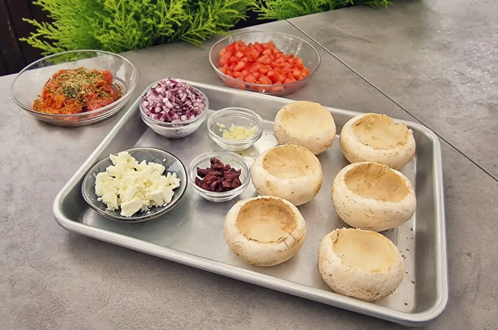 Gefüllte Champignons nach griechischer Art 2 Die Vorbereitungen sind abgeschlossen