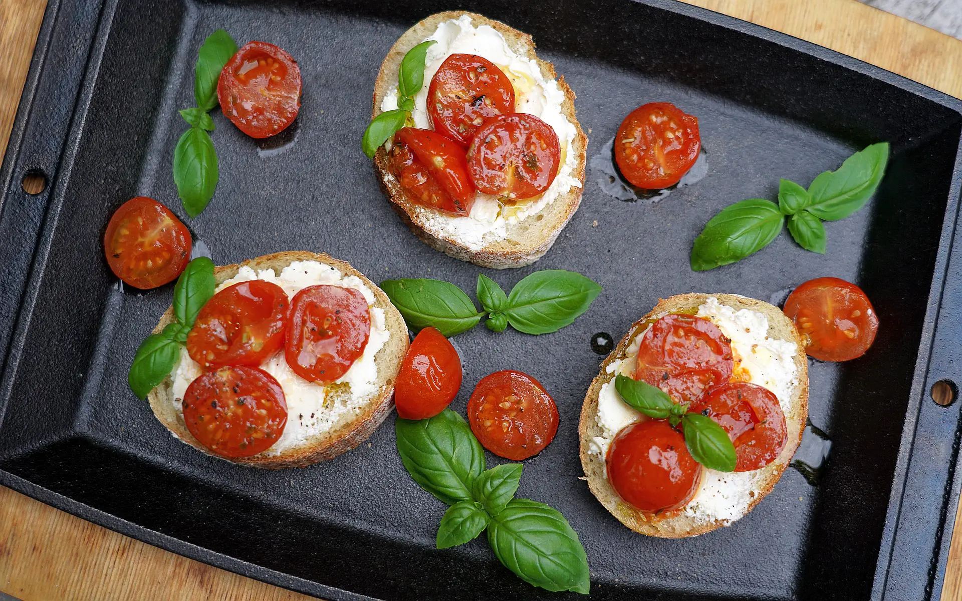 Confierte Tomaten - So holst du das maximale Aroma aus Tomaten tomaten-zucchini-salsa-Confierte Tomaten-Tomaten-Zucchini-Salsa &#8211; die perfekte Dip-Sauce