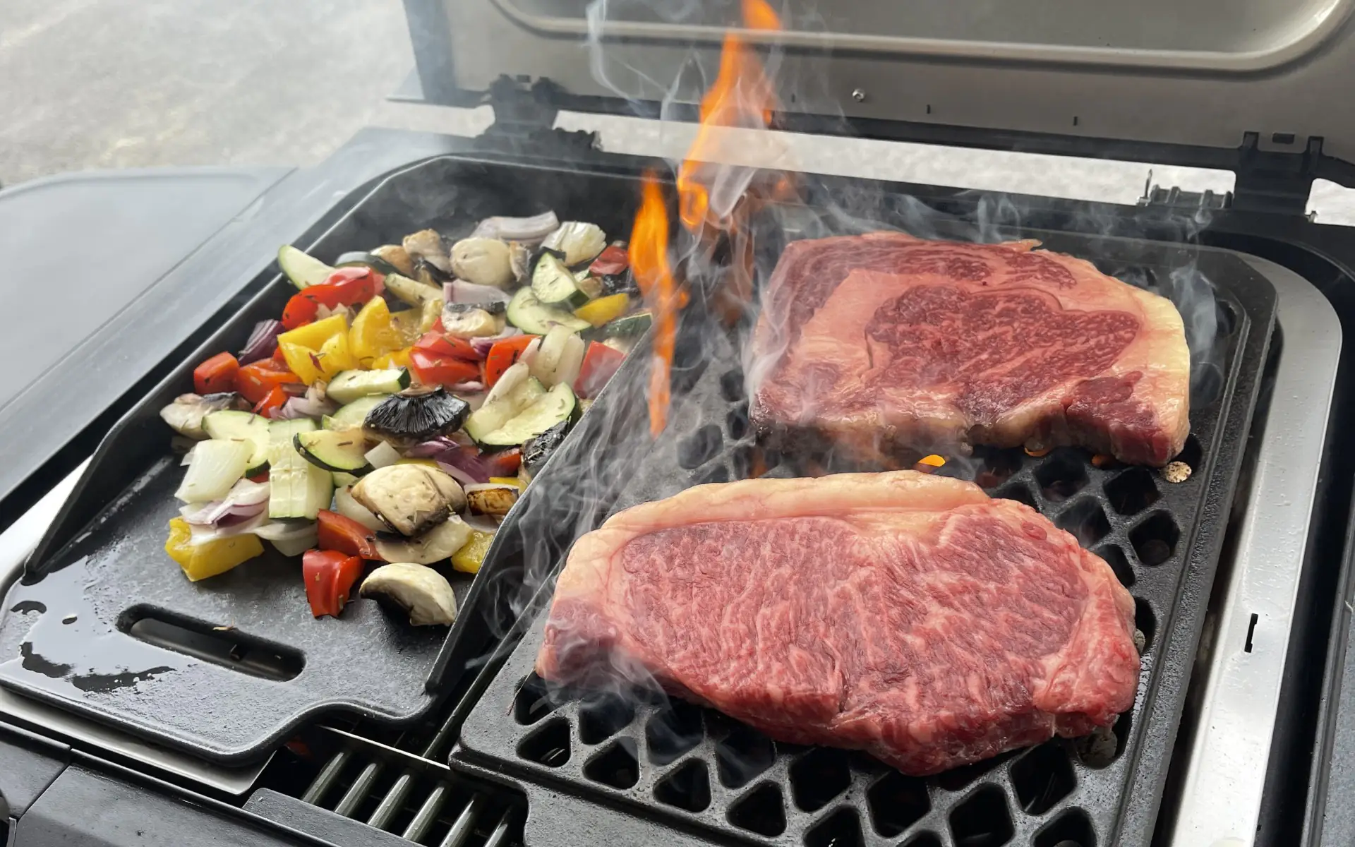 Zubehör für Severin SEVO Elektrogrill: Plancha, Gussrost & Räucherbox edelstahl-grillplatte für keramikgrills-Severin SEVO Zubehoer Plancha Gussrost Raeucherbox-Edelstahl-Grillplatte für Keramikgrills &#8211; Runde Plancha 40 cm von Grillrost.com