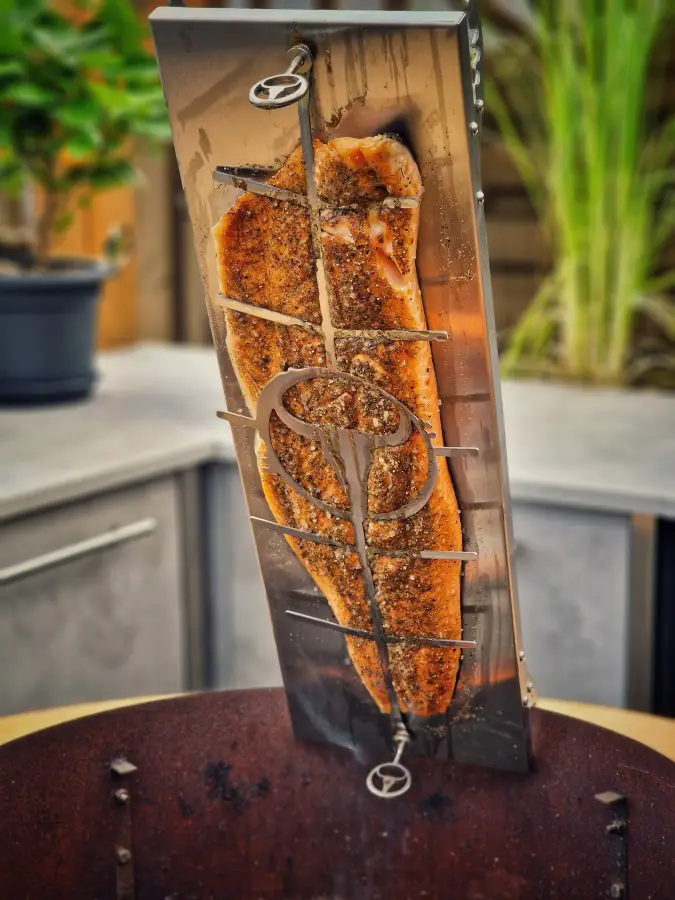 Moesta-BBQ FlameBoard - Das Flammlachsbrett aus Edelstahl 10 Der fertige Flammlachs vom Moesta-BBQ FlameBoard