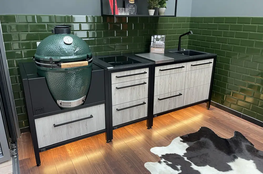 Burnout Kitchen Neuheiten 2023 3 LED-Beleuchtung im Sockel
