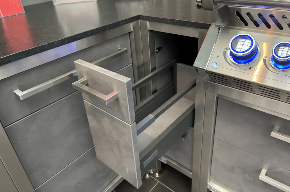 Burnout Kitchen Neuheiten 2023 4 Unterteilter Auszug für 30er Schrank