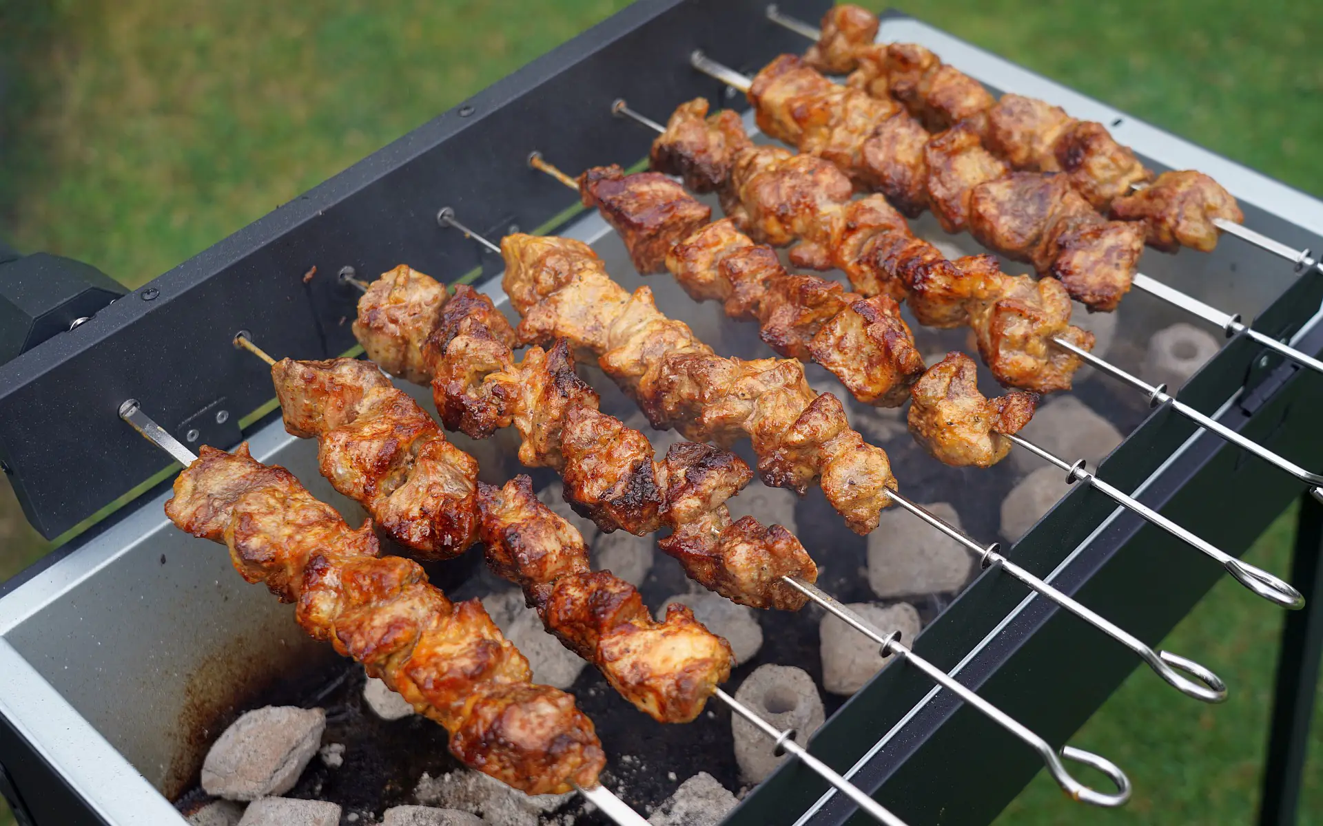 MEATEOR Mangal-Grill im Test - Der Grill für Schaschlik und Spieße
